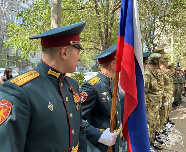 «Парад у дома ветерана» провели росгвардейцы в Астрахани