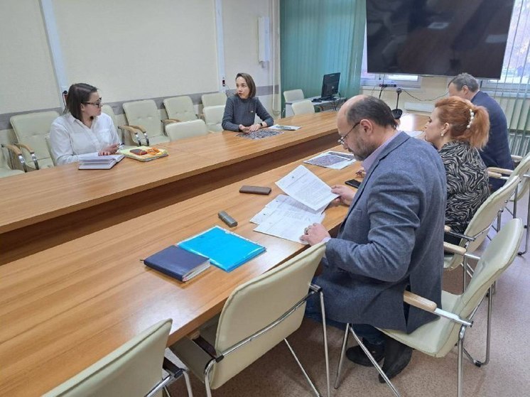 Развитие социальной структуры в 33-м округе Иркутска обсудил с мэрией депутат думы Ростислав Белых