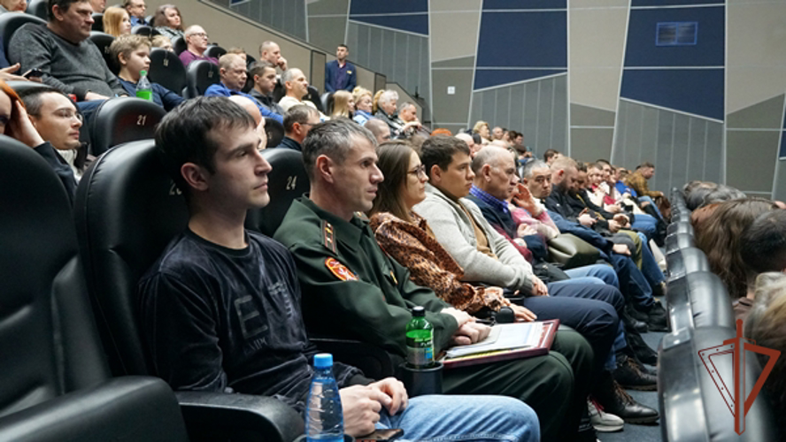Сахалинские росгвардейцы приняли участие во встрече «Разговоры о самом важном»