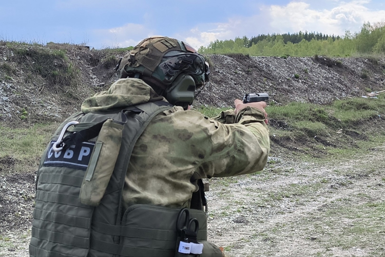 В Ульяновске сотрудники Росгвардии прошли испытания на право ношения знака отличия полицейского спецназа