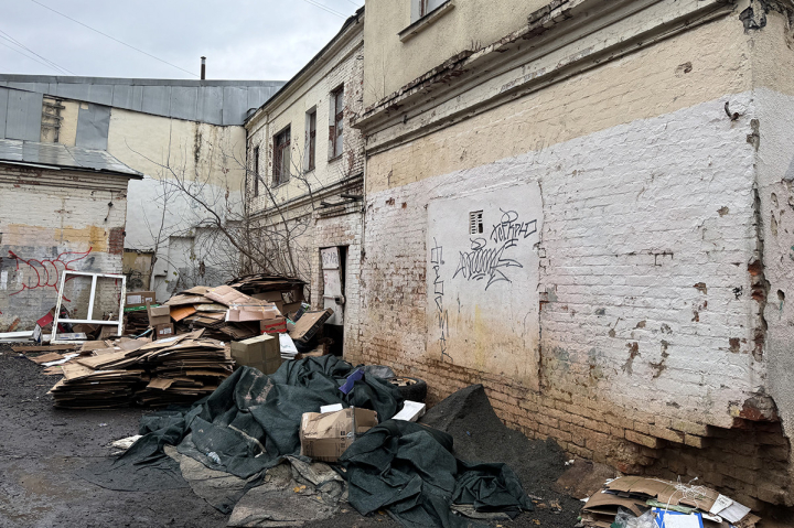 Здание кировского представительства в Москве.