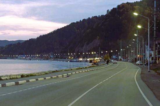 На автодорогах Иркутской области в 2025 году установили 100 км линий искусственного освещения