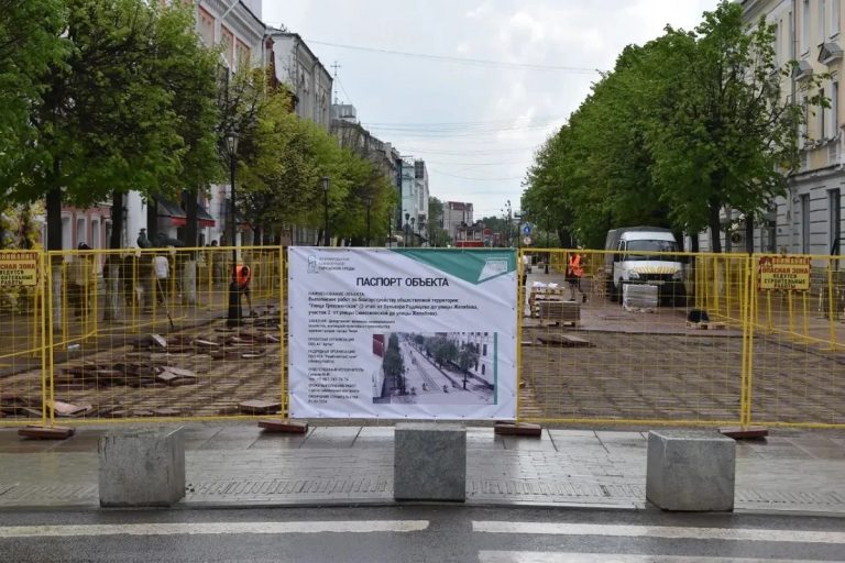 В Твери снова ремонтируют улицу Трехсвятскую