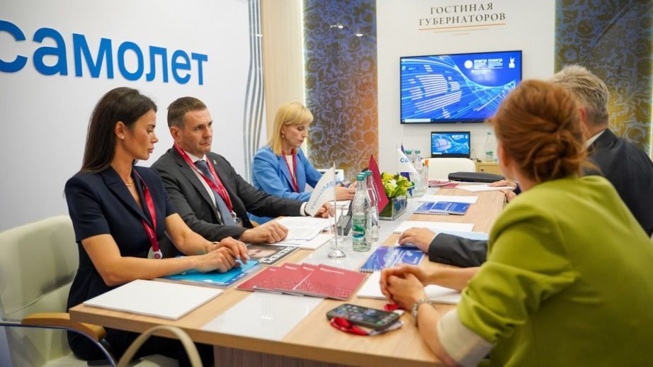 Дмитрий Демешин провёл на полях ПМЭФ встречу с руководством СУЭК