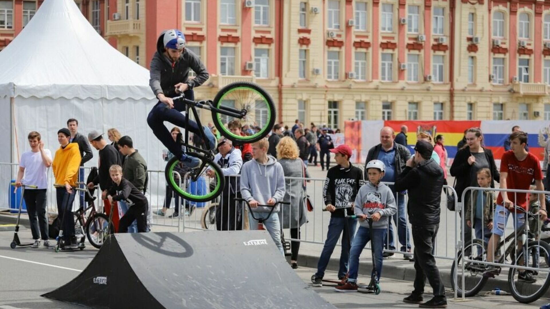 достопримечательности ростова на дону. эстафета первого мая в ростове. парк аттракционов в ростове на дону. набережная ростова-на-дону прогулки. куда сходить сегодня в ростове.