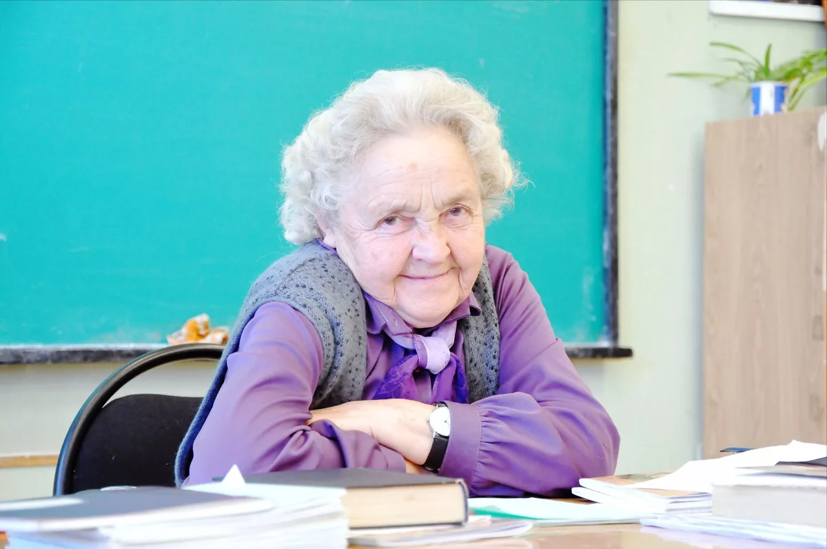 Преподаватель литературы. Школа 60 Ярославль директор. Учитель в школе. Учителя школ Ярославля. Самая Старая учительница мира