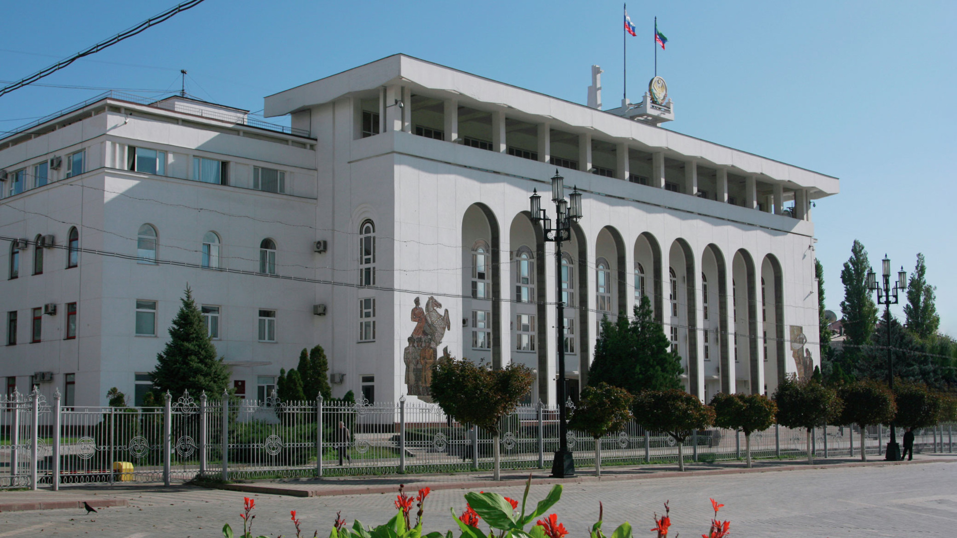 Коммунальные службы Махачкалы перешли в режим повышенной готовности