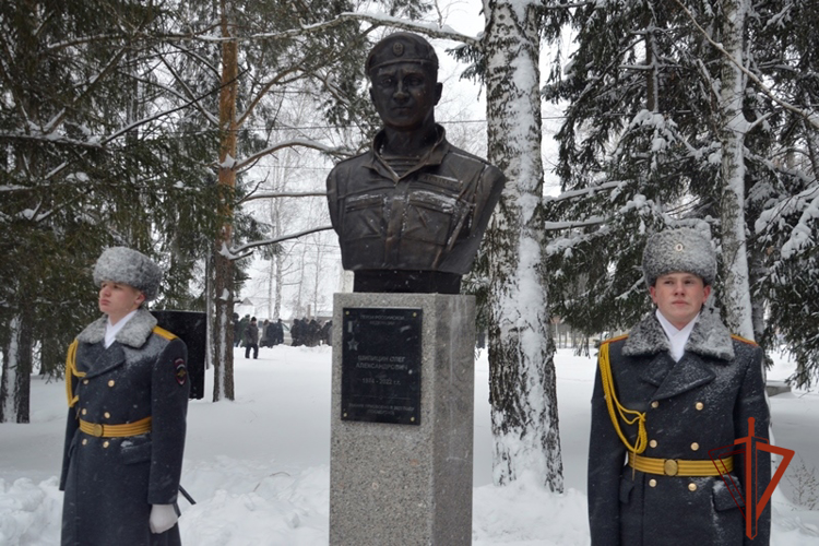 Росгвардейцы почтили память погибших земляков-героев