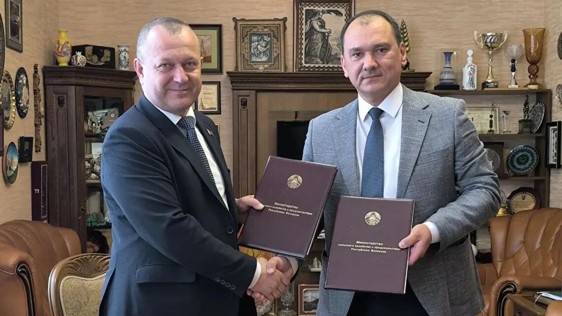 В настоящее время делегация во главе с заместителем министра сельского хозяйства Республики Узбекистан Кахрамоном Юлдашевым находится с рабочим визитом в Республике Беларусь. - Sputnik Узбекистан, 1920, 19.06.2025