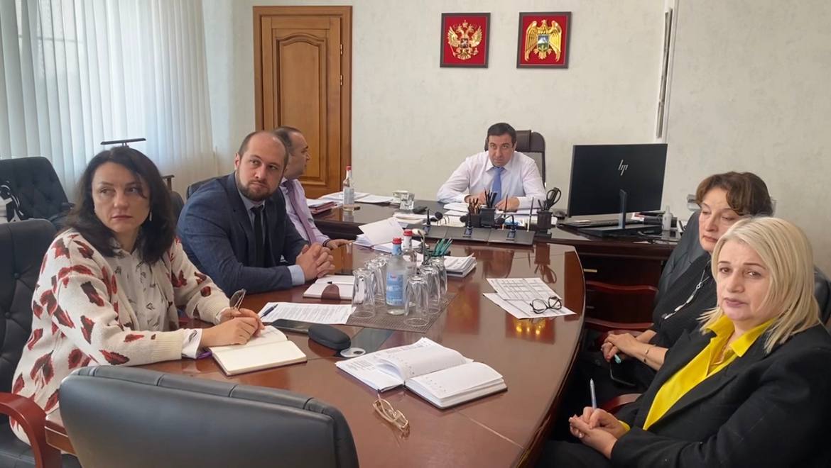 Министр здравоохранения КБР Рустам Калибатов принимает участие в заседании Оперативного штаба Министерства здравоохранения РФ