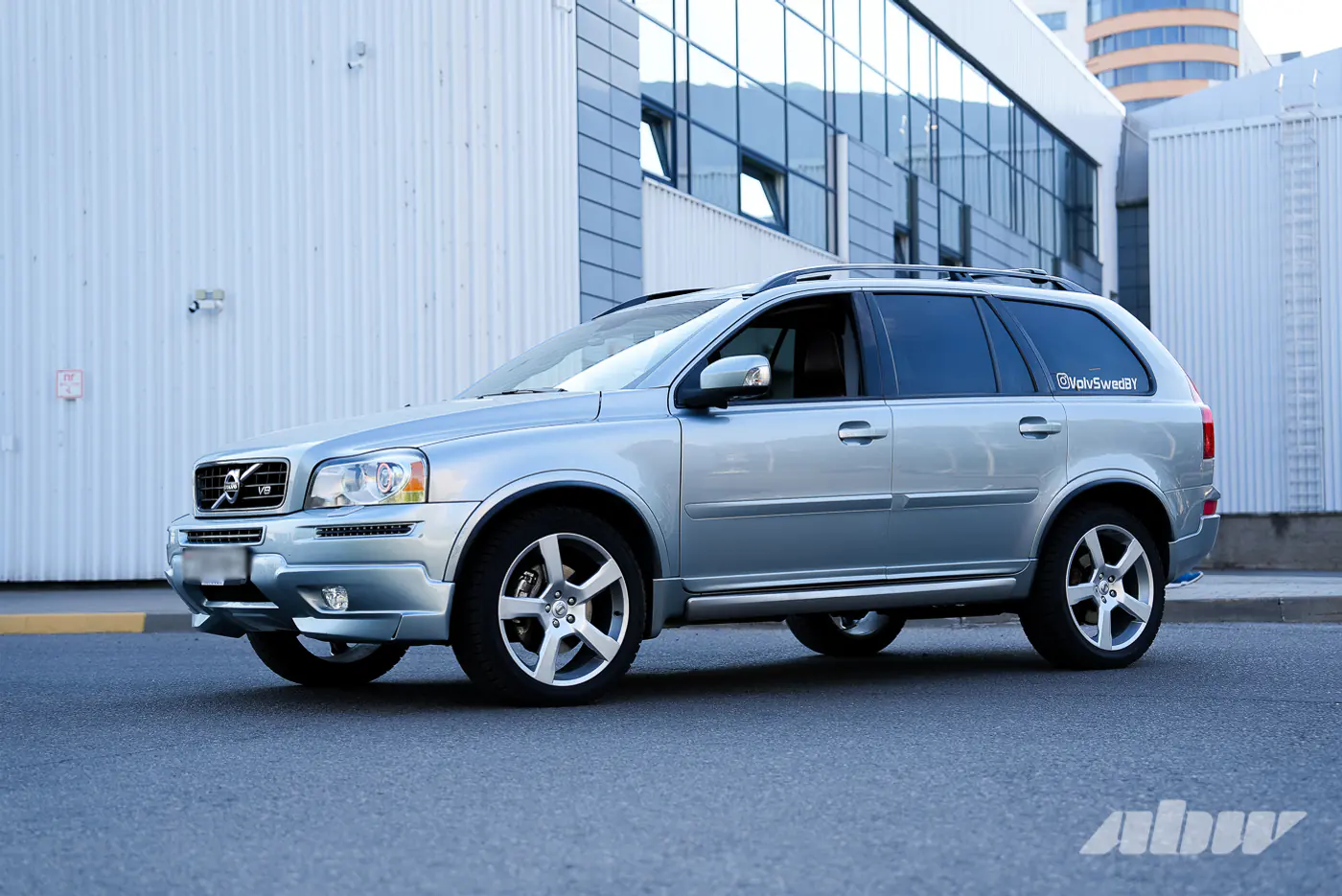 «Эта машина провоцирует своей мощностью»: история редкого Volvo XC90 с мотором V8