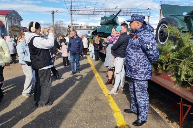 В Удмуртии росгвардейцы обеспечили безопасность во время прибытия «Поезда Победы» (видео)