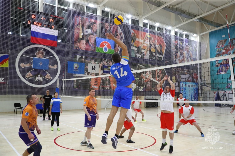 В рамках учебно-методического сбора в Надыме прошли соревнования по волейболу