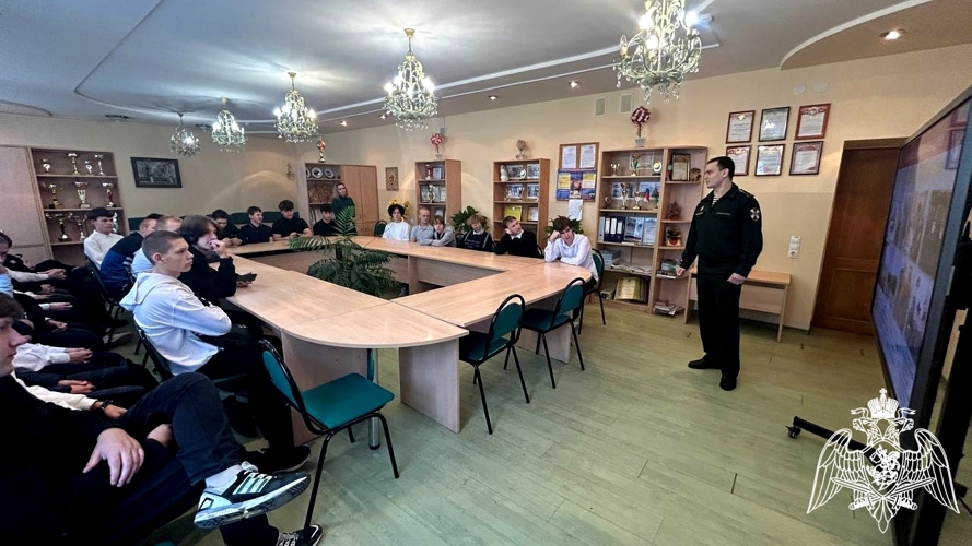 Профориентационную беседу с молодежью региона провел преподаватель Военной ордена Жукова академии Войск национальной гвардии РФ