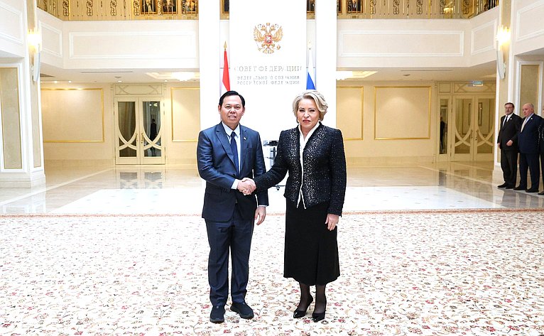Валентина Матвиенко провела встречу с Председателем Совета представителей регионов Республики Индонезии Султаном Бактиаром Наджамундином