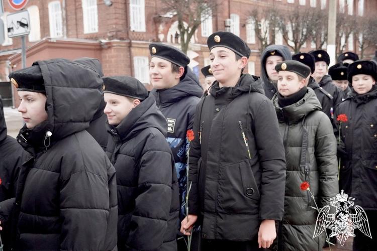 Представители Росгвардии почтили память Героев Отечества в Костроме