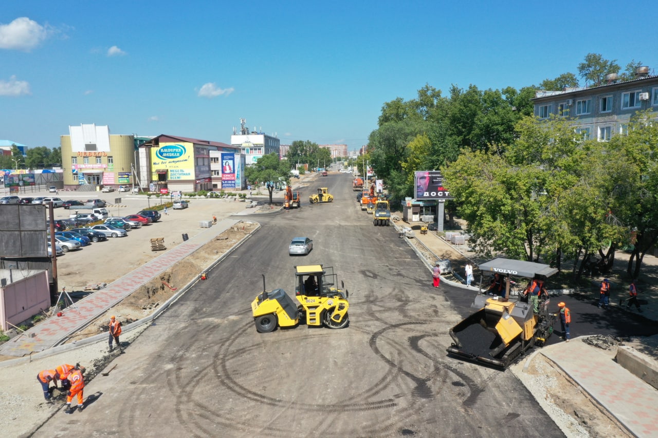 На участке улицы Мухина в Благовещенске к концу недели начнут готовить основание под асфальт / В столице Приамурья на участке улицы Мухина между Зейской и Горького начались работы по оборудованию кабельных каналов. К концу недели подрядчик планирует приступить к благоустройству магистрали. Специалисты начнут готовить отрезок дороги для асфальтирования в два слоя.