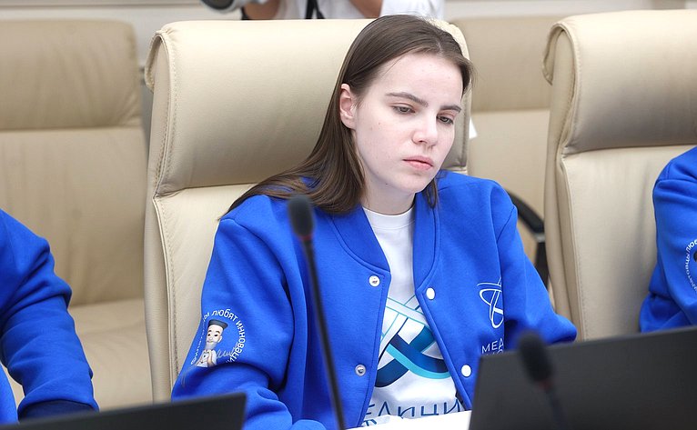 Круглый стол Комитета СФ по социальной политике «Актуальные вопросы совершенствования мер поддержки молодых специалистов, работающих в сфере здравоохранения (в рамках проекта «Всероссийская научная школа «Медицина молодая»)»