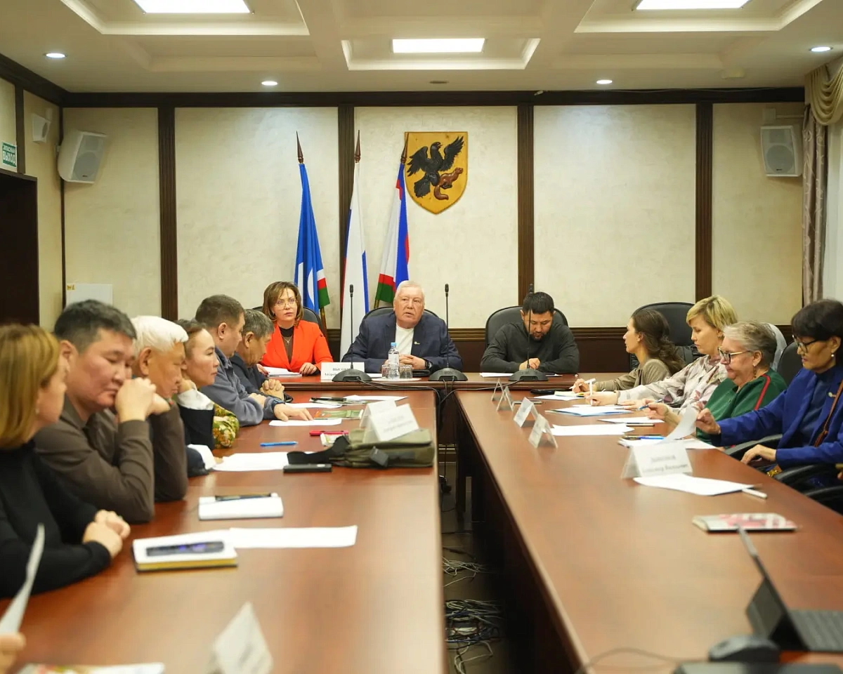 Евгений Григорьев принял участие в заседании Общественной палаты города Якутска