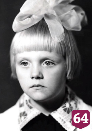 Саратовская певица поддержала модный тренд и показала редкие фото