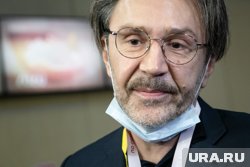 Его биография — история бесконечного поиска, дерзких вызовов обществу и неугасающей харизмы