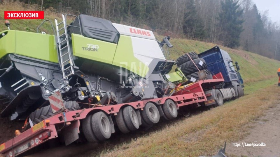 Грузовик съехал в Пустошкинском районе