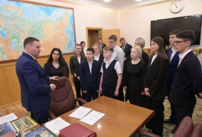 Дмитрий Демешин исполнил мечту школьников из Мичуринского