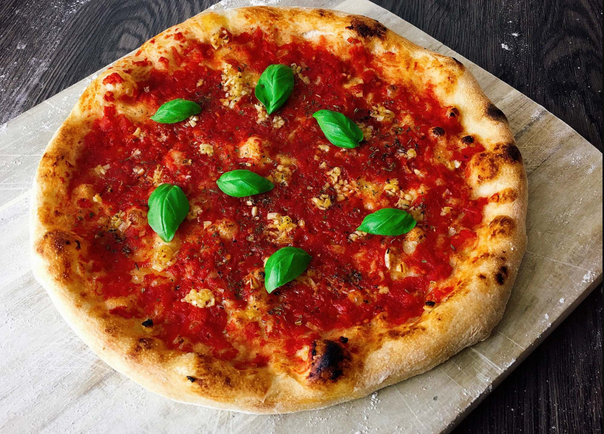 Pizza как произносится. Пицца маринара. Итальянская пицца маринара. Маринара пицца в Италии. Неаполитанская пицца маринара.