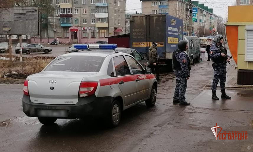 Мценские росгвардейцы отработали действия при ЧП в торговом центре