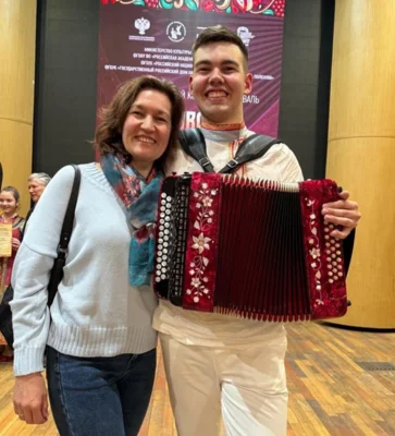 Фото 5. Ребёнок учится тому, что видит у себя в дому...