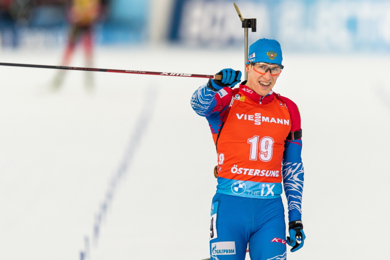 Эдуард Латыпов из России на финише массового старта на дистанции 15 км среди мужчин на этапе Кубка мира по биатлону IBU 21 марта 2021 года в Эстерсунде