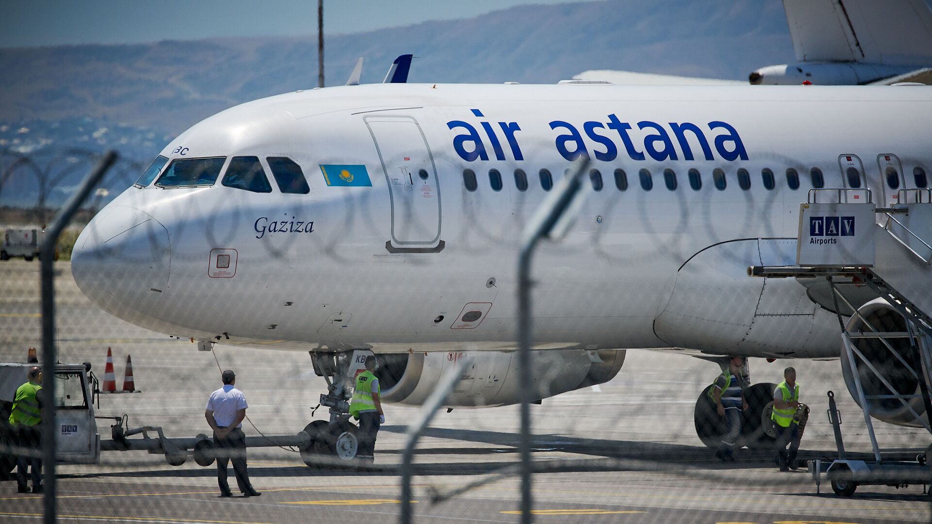 Пассажирский самолет казахстанских авиалиний Air Astana - Sputnik Грузия, 1920, 13.05.2026
