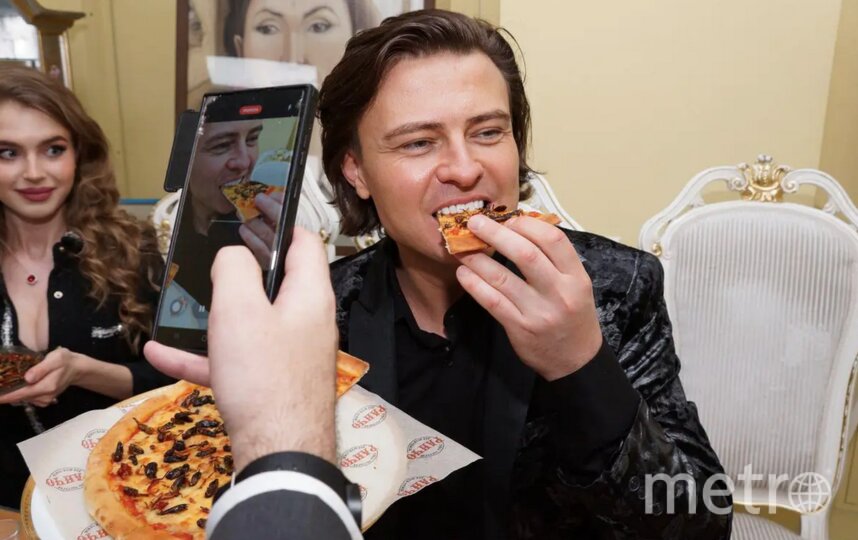 Прохора Шаляпина пиццей с саранчой не испугать. Фото Александр Курковский, 