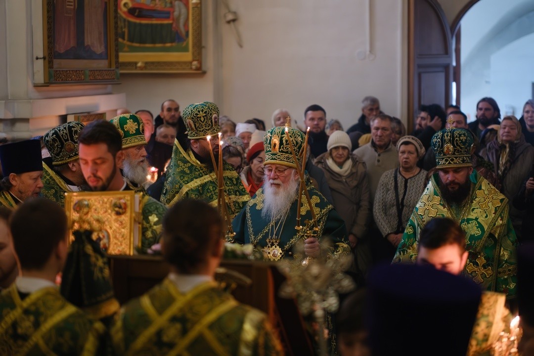 В день памяти основателя Спасо-Преображенского Варлаамо-Хутынского монастыря два архиерея возглавили богослужения в обители