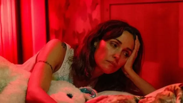 Кадр из фильма «Я бы тебя пнула, если бы могла»