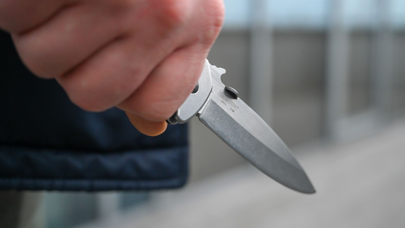 На Камчатке 19-летний юноша порезал двух подростков ножом из ревности к возлюбленной