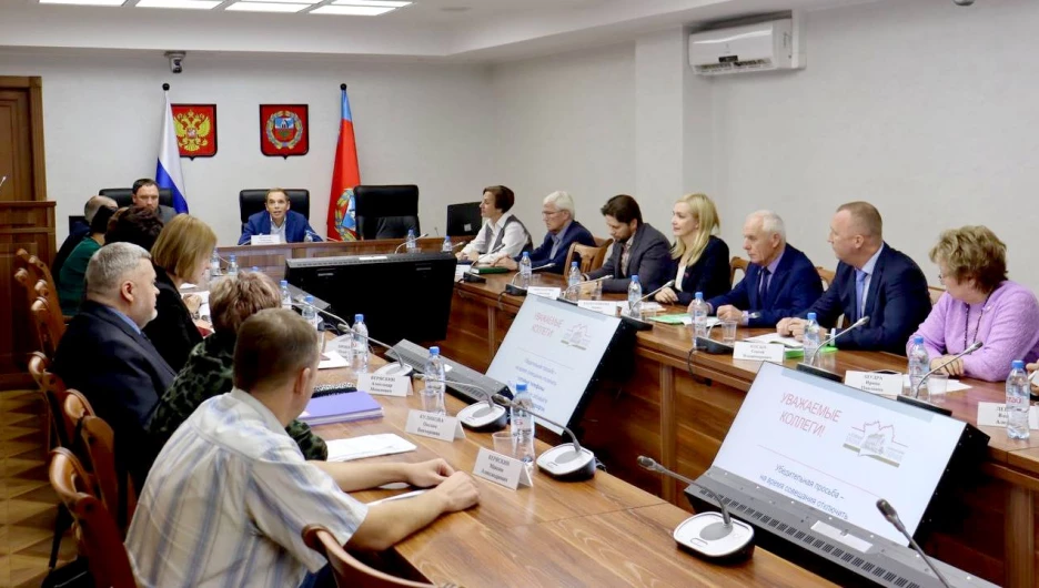 Круглый стол, посвящённый организации горячего питания в общеобразовательных организациях региона.