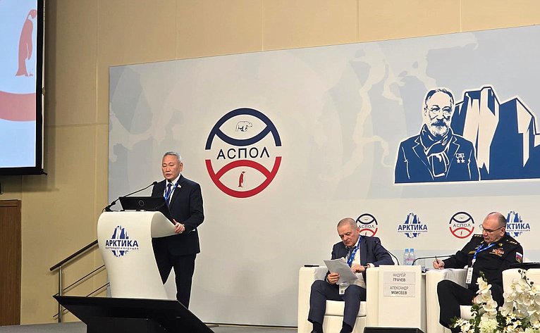 Сахамин Афанасьев принял участие в работе XV Международного форума «Арктика: настоящее и будущее»