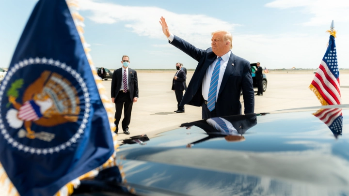 WSJ: Дональд Трамп парализовал работу правительства своими указами