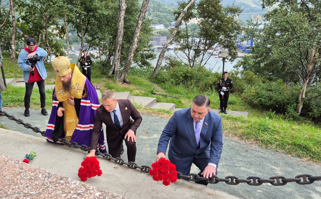 Победа наших предшественников является ярким свидетельством беспримерного мужества, героизма и самоотверженности, - сказал Глава города Евгений Беляев о героической обороне Петропавловска