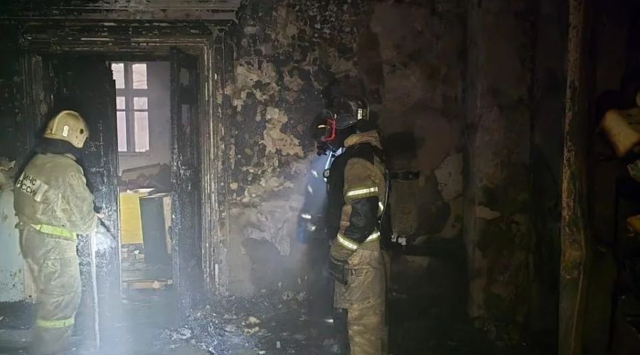 Пожарные ликвидировали возгорание в заброшенном здании на проспекте Ленина<span style=