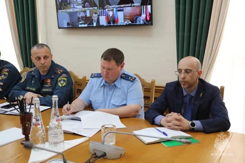 Оперативное совещание по обеспечению пожарной безопасности в Дагестане