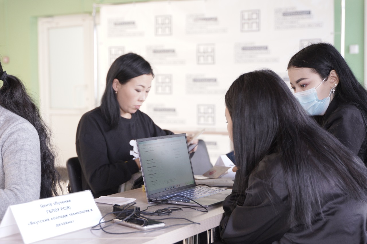 Потоки обучающихся. Плехановка медиа коммуникации. Поток обучения. Преподаватель вуза. Население якутии 2022.