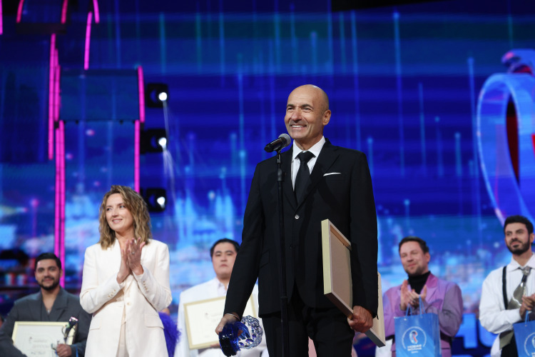 Человеком года в культуре РТ «БИЗНЕС Online» уже признал продюсера, композитора и давнего друга Казани Игоря Крутого. Его знаменитый музыкальный фестиваль «Новая волна» летом впервые прошел в столице РТ и может сохранить и далее татарстанскую прописку