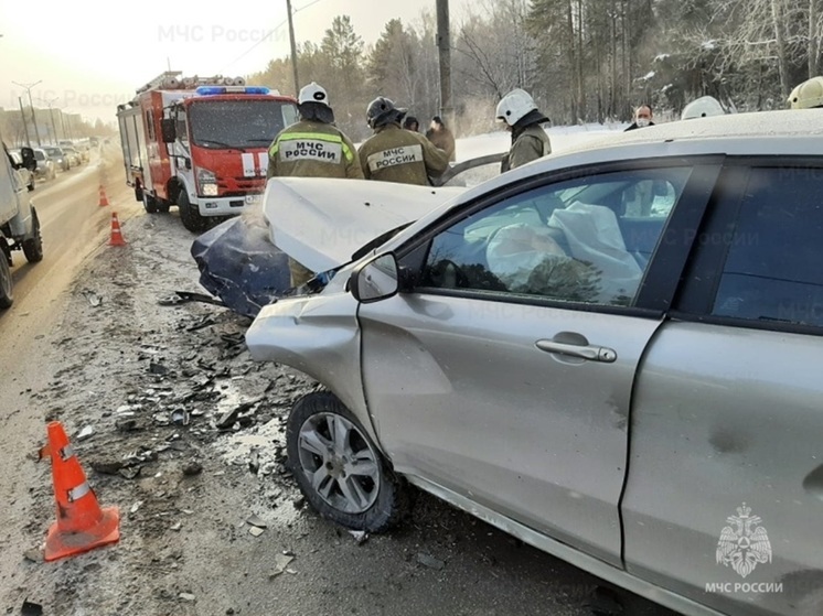 В Екатеринбурге в массовой аварии пострадал человек