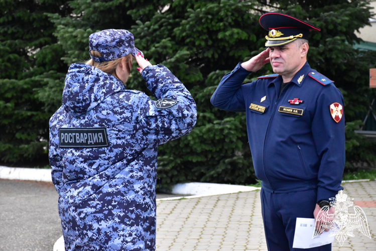 Росгвардейцы проводили на заслуженный отдых генерал-майора полиции Олега Якушева
