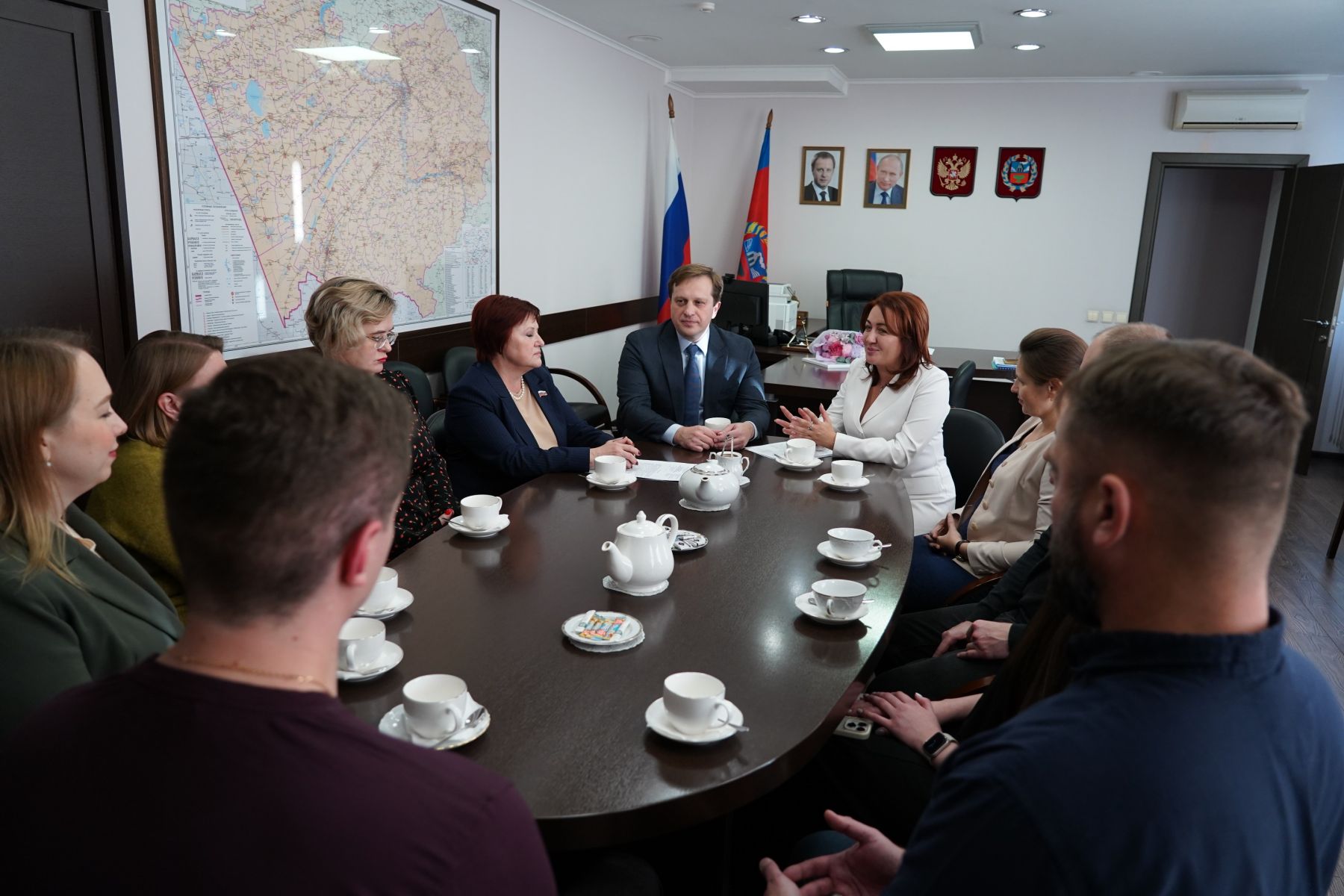 Сенатор Российской Федерации встретилась с алтайскими врачами в ЛНР