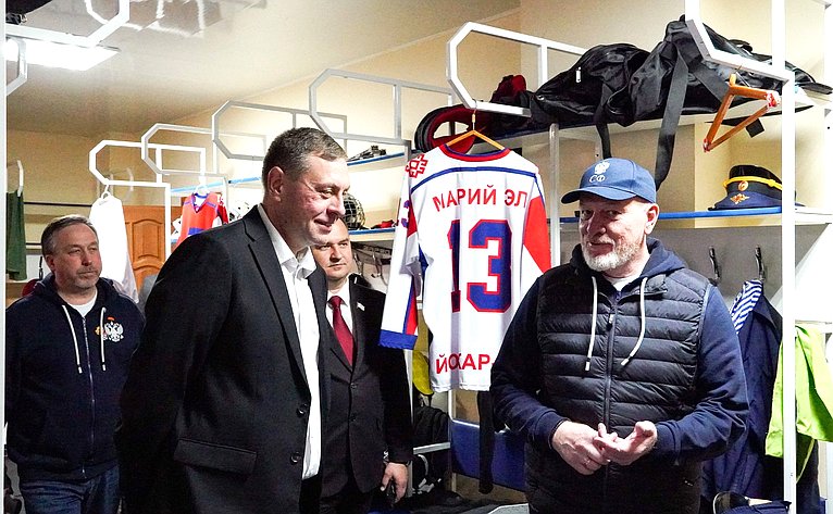 Сенаторы посетили Ледовый дворец Марий Эл