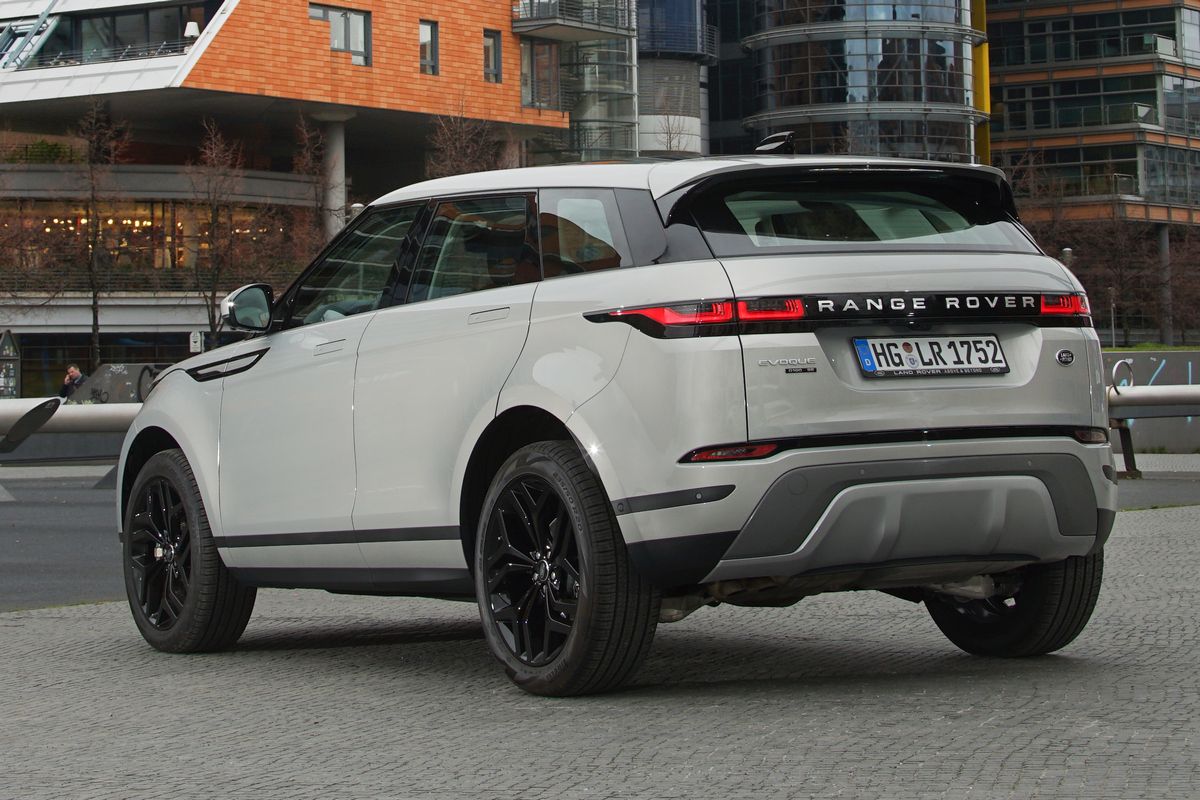 Такие маленькие, а уже кроссоверы: цены и проблемы самых дешевых премиум-паркетников