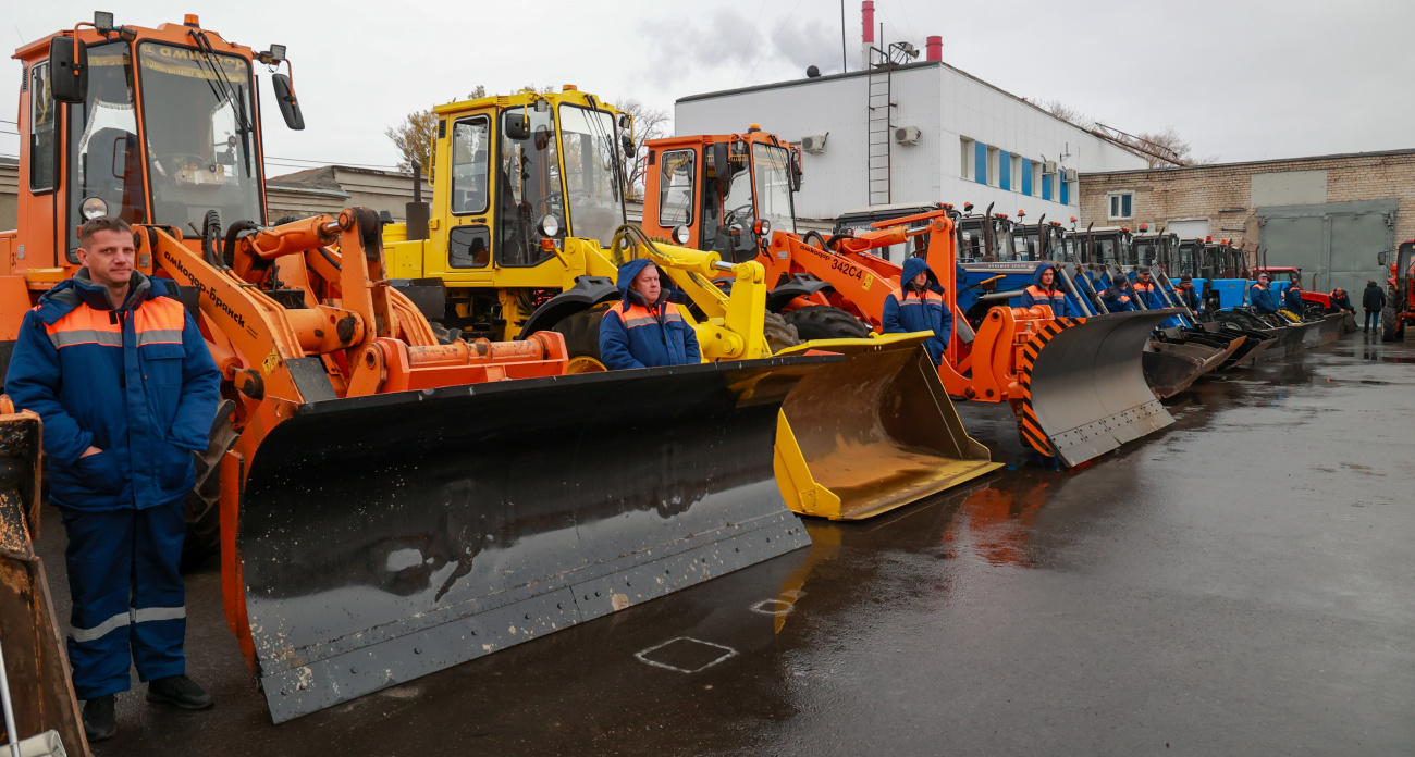 В Нижнем Новгороде начали готовиться к зиме: прошел смотр снегоуборочной техники